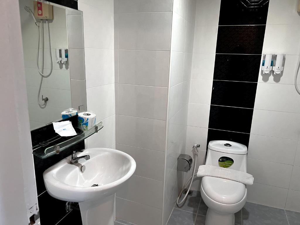 River Grand Hotel - Resim 8