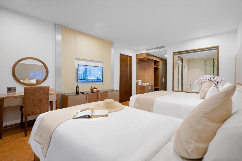 Postel nebo postele na pokoji v ubytování Alan Sea Hotel Danang