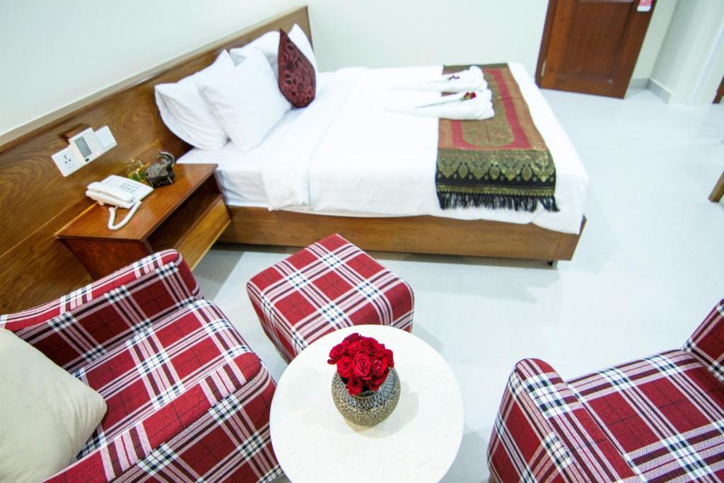Postel nebo postele na pokoji v ubytování Rose Emerald Hotel