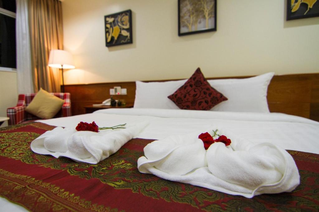 Postel nebo postele na pokoji v ubytování Rose Emerald Hotel