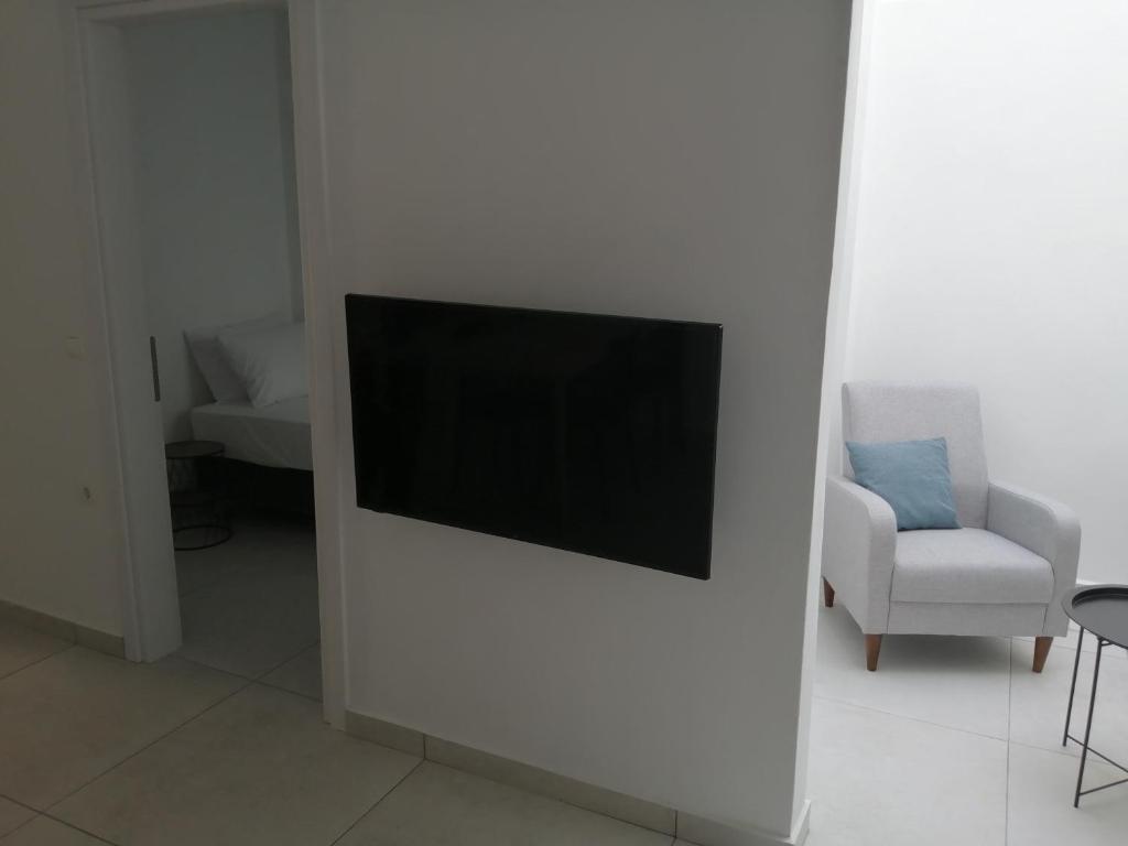 TV a/nebo společenská místnost v ubytování Κύκνος