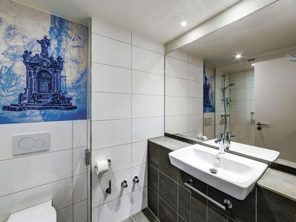 Ein Badezimmer in der Unterkunft ibis Styles Rastatt Baden-Baden