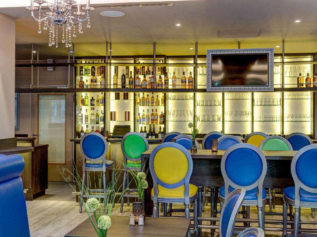 Ein Sitzbereich in der Unterkunft ibis Styles Rastatt Baden-Baden