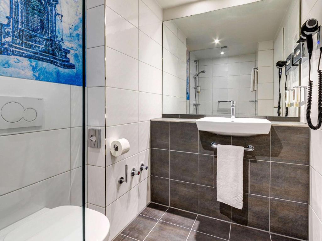 Ein Badezimmer in der Unterkunft ibis Styles Rastatt Baden-Baden