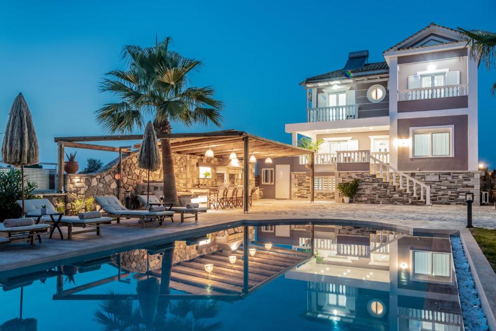 Bazén v ubytování Akasha Villa, an Alluring Retreat,By ThinkVilla nebo v jeho okolí