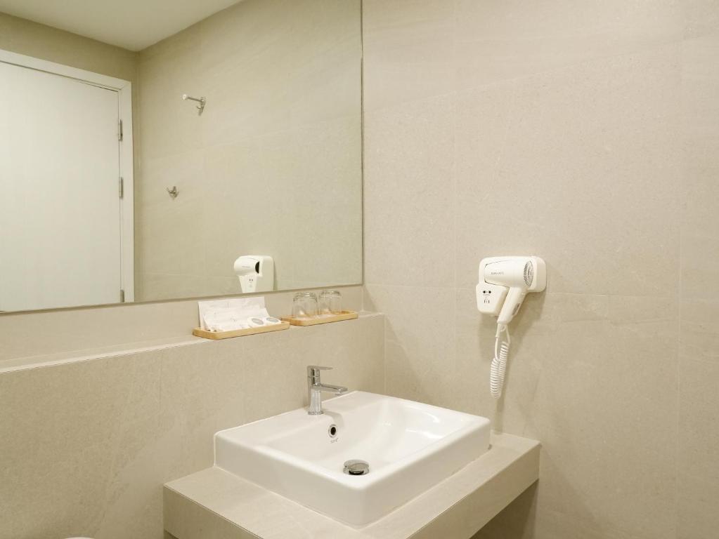 bliQ Hotel Chanthaburiにあるバスルーム