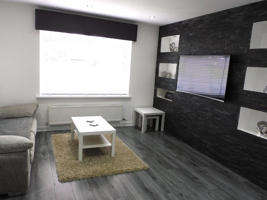 Posezení v ubytování Beautiful 3 bedroom home with large garden 35 mins to Glasgow & Edinburgh
