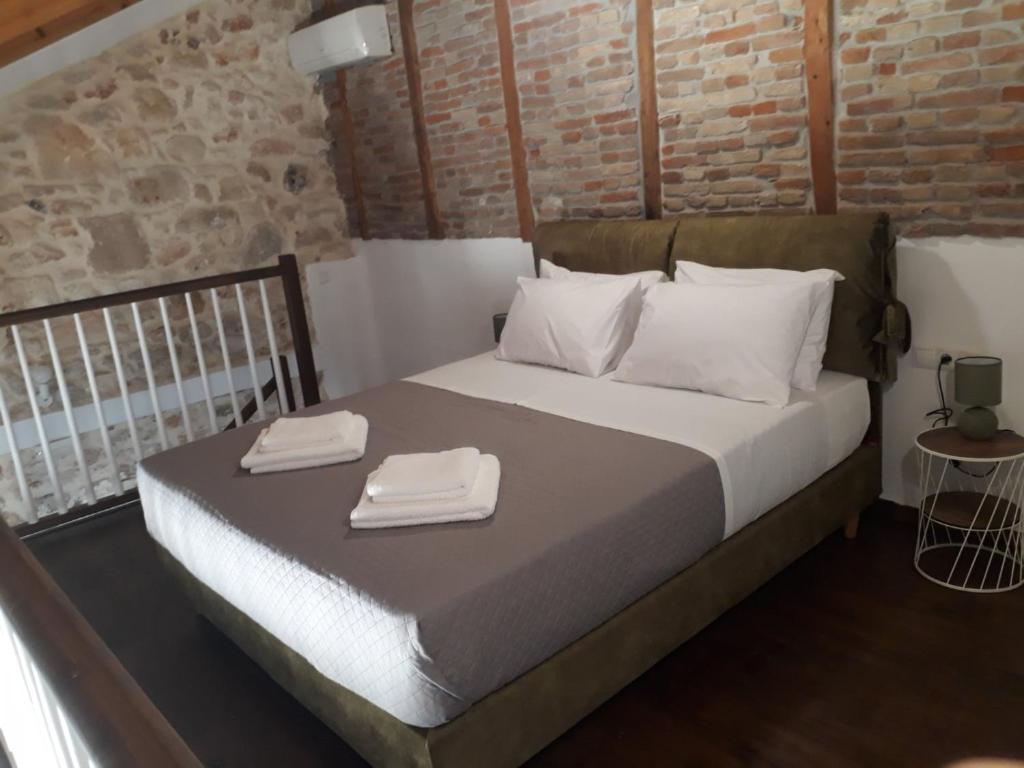 Posteľ alebo postele v izbe v ubytovaní Λήδα