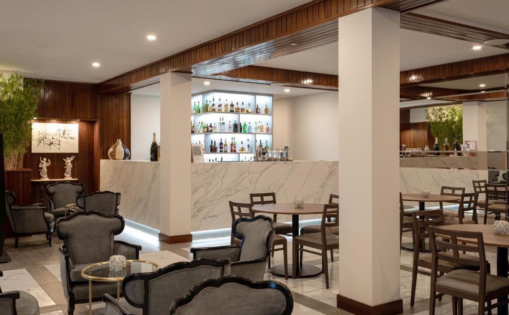 Lounge nebo bar v ubytování Hotel Afonso V & SPA