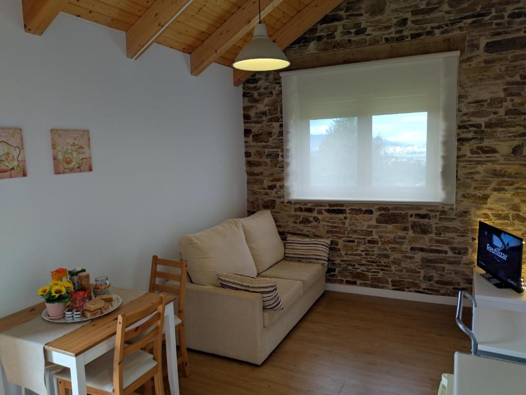 TV a/nebo společenská místnost v ubytování Apartamentos A Palleira