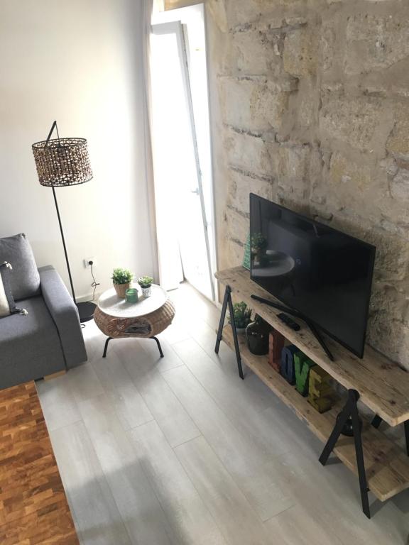 Telewizja i/lub zestaw kina domowego w obiekcie Loft Xerez Centro