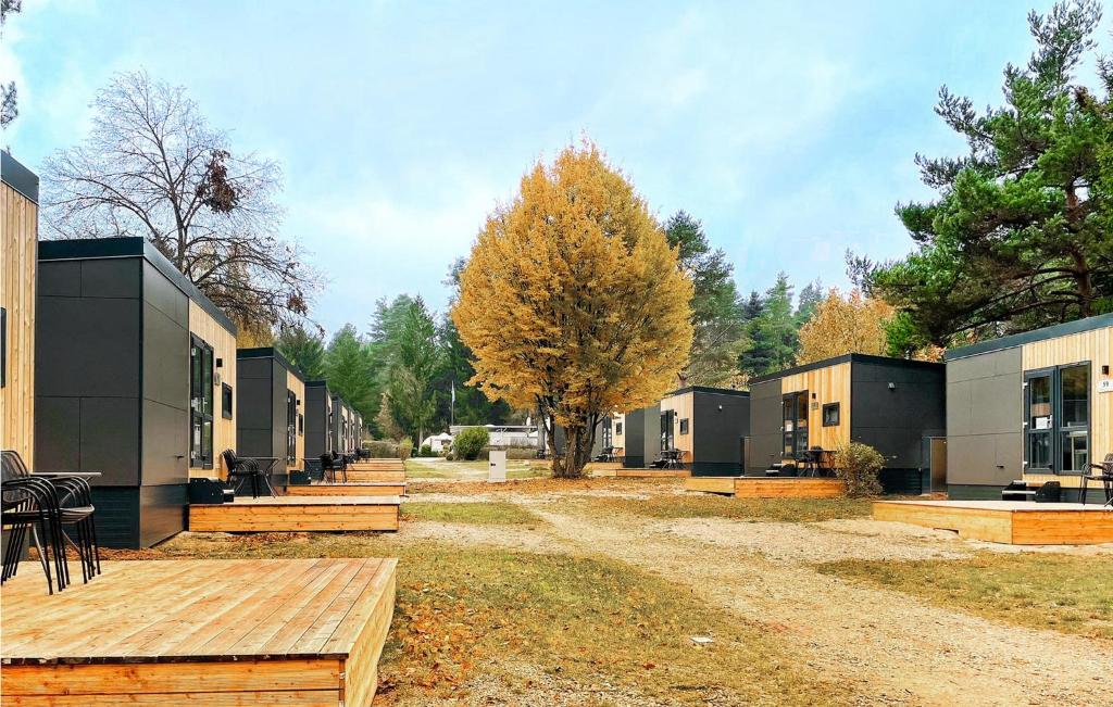 a row of modular homes in a park at Tiny Haus 17 Am Brombachsee in Pleinfeld