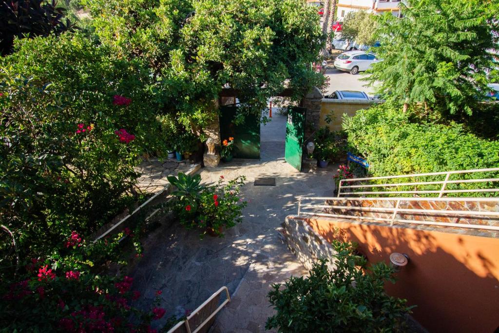 Vonkajšia záhrada v ubytovaní Apartamentos Turisticos Trajano