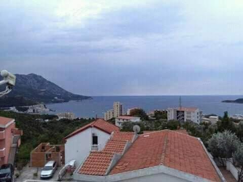 贝西奇Daco22的享有海洋和建筑的城市美景