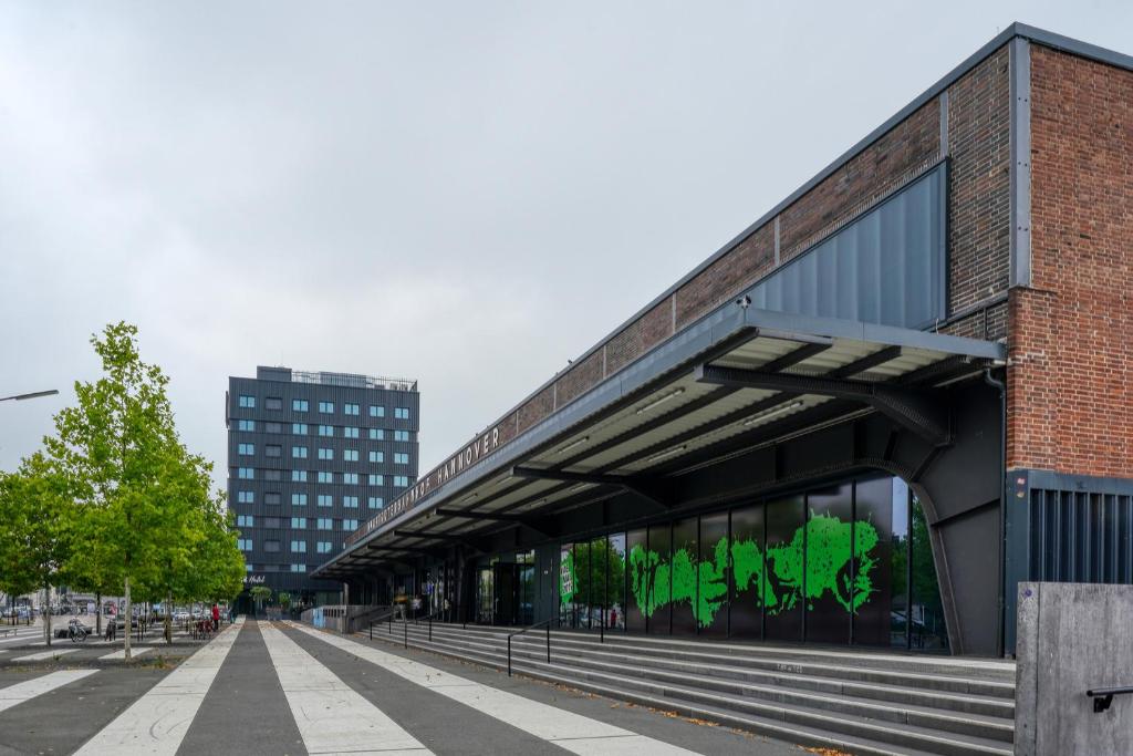 Vienna House Easy by Wyndham Hannover City - Resim 28
