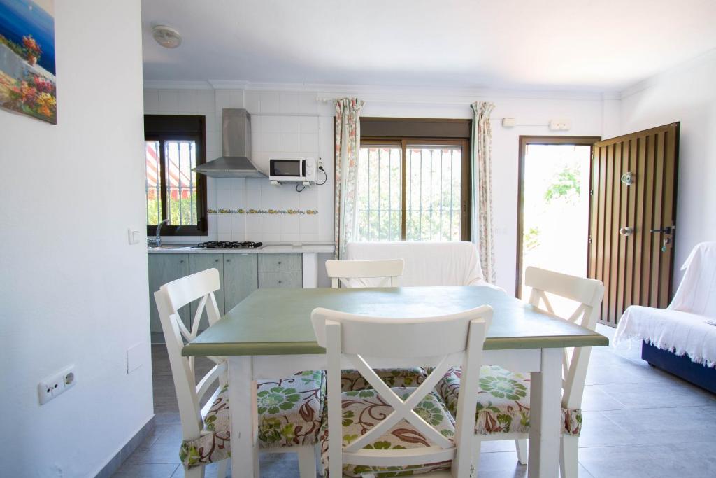 Kuchyňa alebo kuchynka v ubytovaní Apartamentos Turisticos Trajano