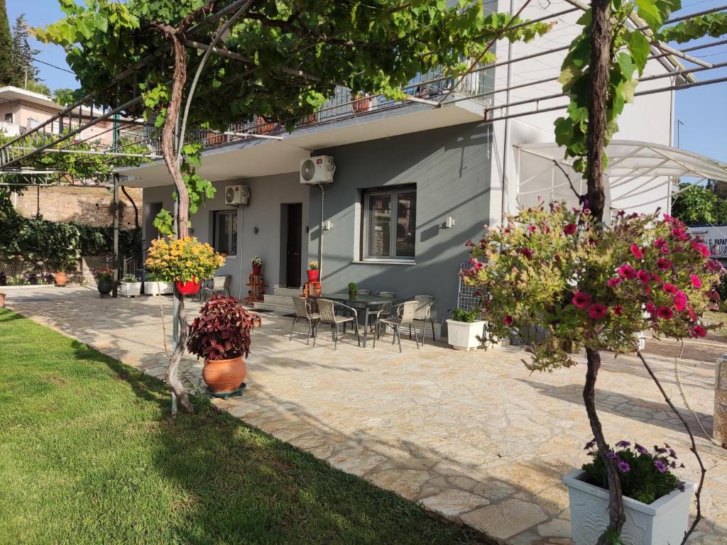 Vonkajšia záhrada v ubytovaní Syvota Apartments Family