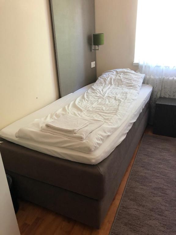 Postel nebo postele na pokoji v ubytování Pensiunea Diskret