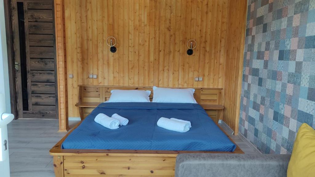 Llit o llits en una habitació de Borjomi Nest