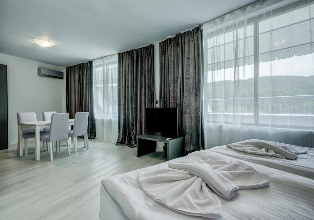 Continental Apartments - Superior Studio With Partial Sea View And Balcony