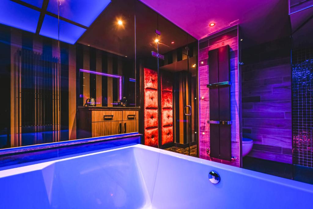 Church Suites by The Cranleigh Boutique - Resim 12