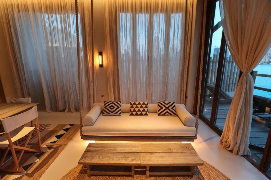 Letto o letti in una camera di The Chedi Katara Hotel & Resort