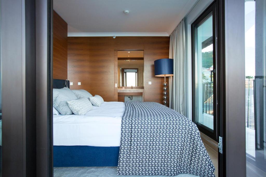 Postel nebo postele na pokoji v ubytování Amadria Park Hotel Royal
