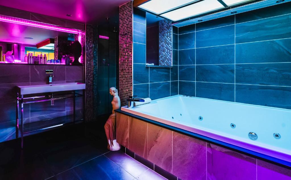 Church Suites by The Cranleigh Boutique - Resim 38