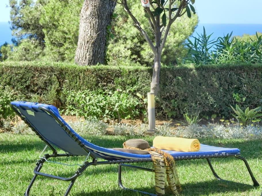 A garden outside 31 Miraflores Jardin B, gorgeous views, pool, Wifi