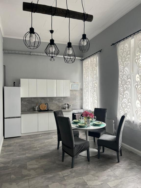 Kuchyňa alebo kuchynka v ubytovaní Apartament Dolny Śląsk