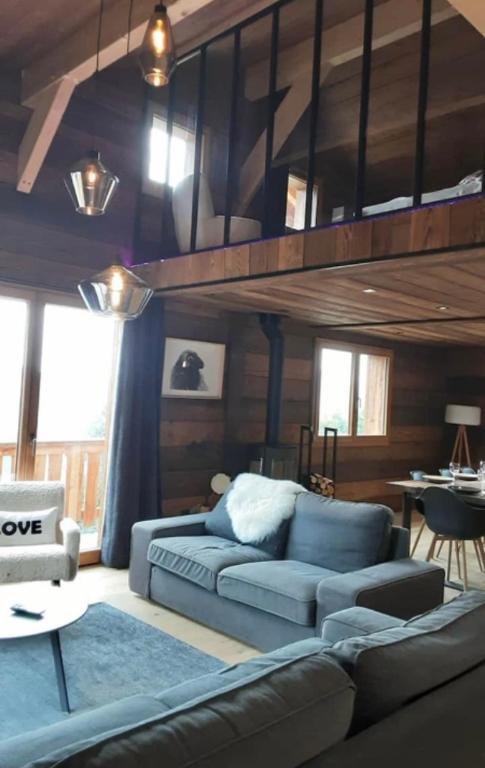 Istumisnurk majutusasutuses Chalet avec jacuzzi - 150 m des remontées