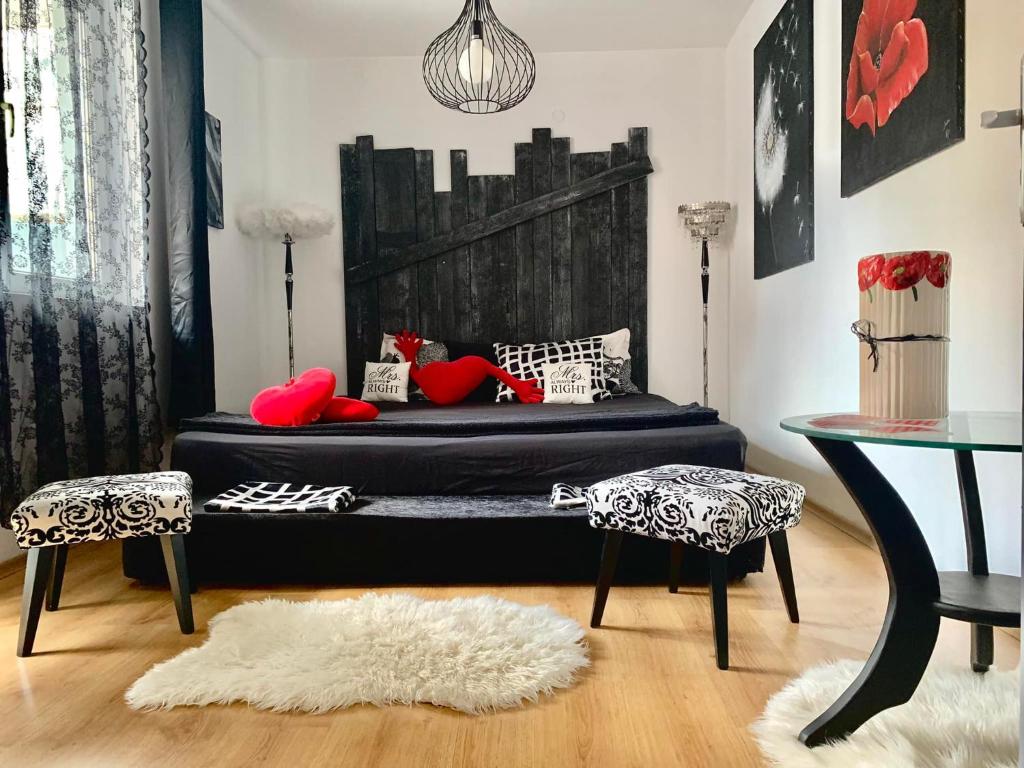 Апартаменти Emotions - Black - Housity