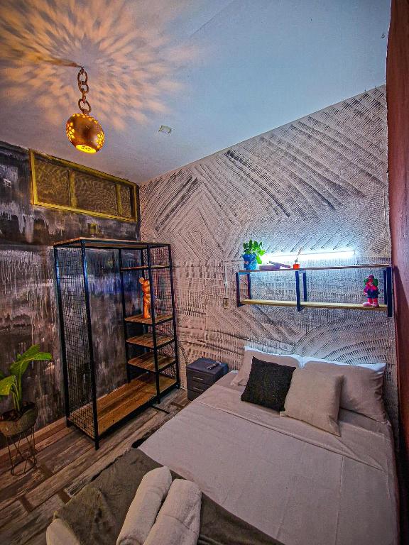 Postel nebo postele na pokoji v ubytování Urban Hostal Bar