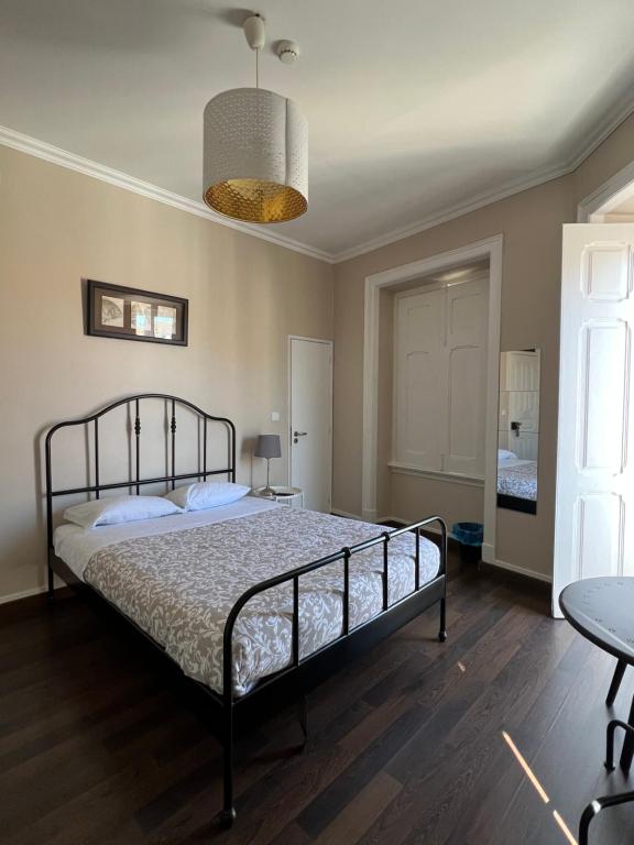 a bedroom with a bed and a table at Suites & Apartments DP VFXira in Vila Franca de Xira