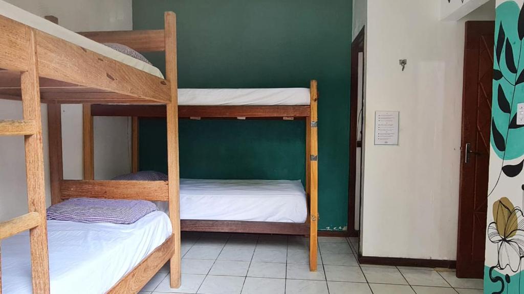 Mahalo Hostelにあるベッド