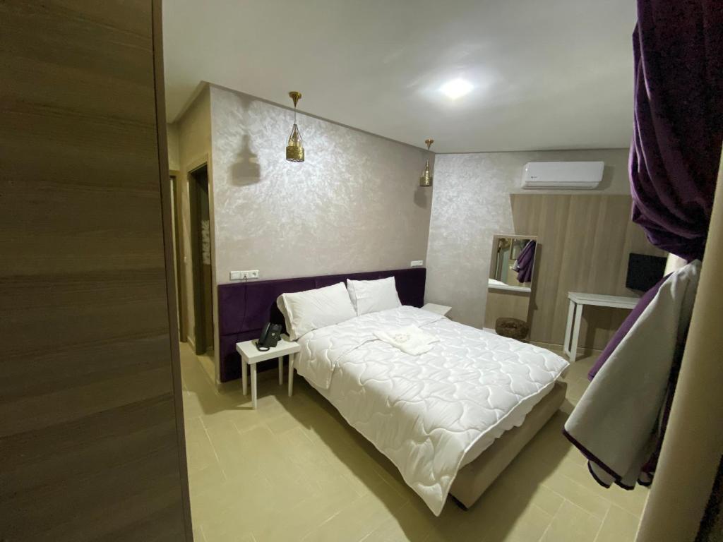 Postel nebo postele na pokoji v ubytování Hôtel Chark