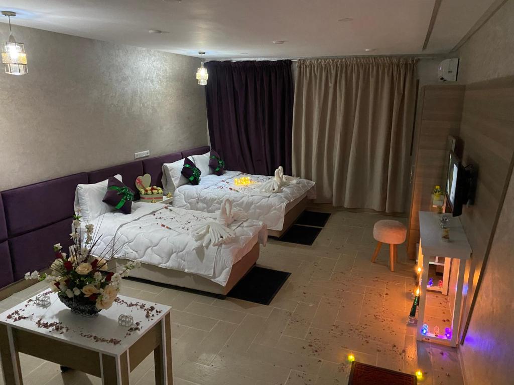 Postel nebo postele na pokoji v ubytování Hôtel Chark