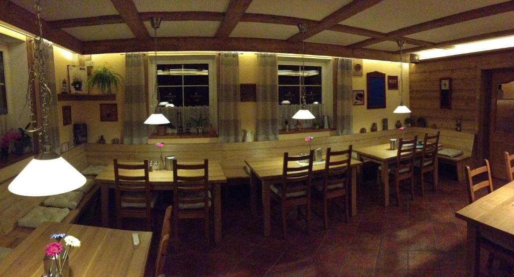 Restauracja lub miejsce do jedzenia w obiekcie Pension and Apartments MONIKA