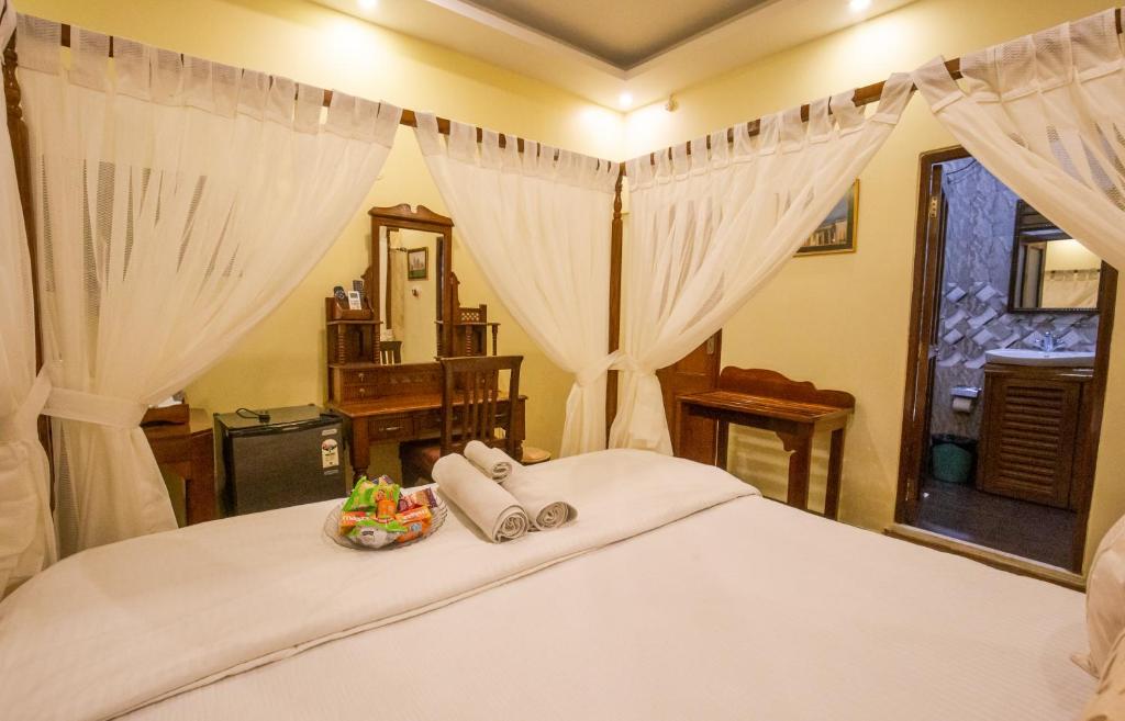Postel nebo postele na pokoji v ubytování Hotel Cecil