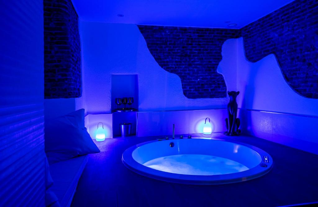 a blue room with a tub with lights in it at Calle Amparo 86 Lujoso Dúplex con Jacuzzi en Lavapies especial parejas in Madrid