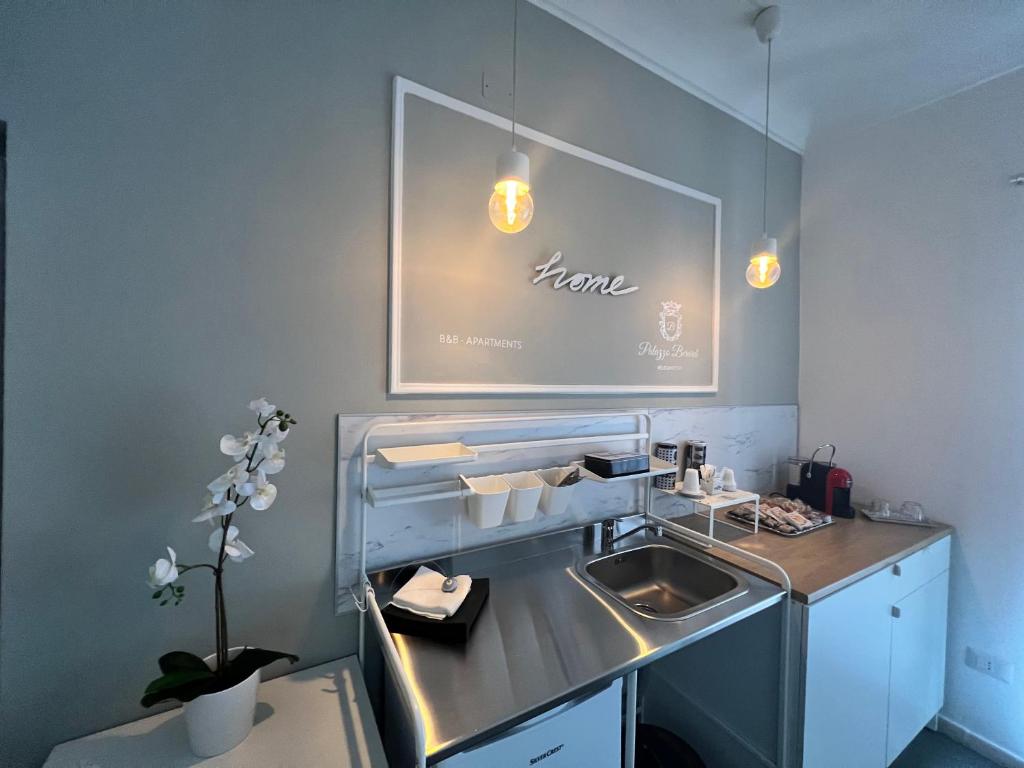 A kitchen or kitchenette at Palazzo Berardi