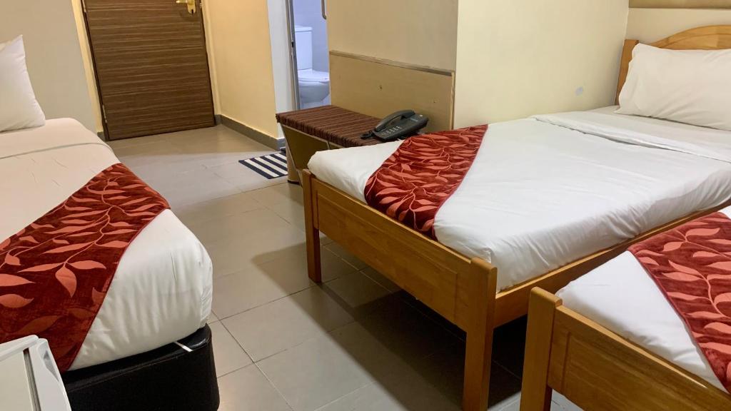 Postel nebo postele na pokoji v ubytování Sandpiper Hotel Singapore