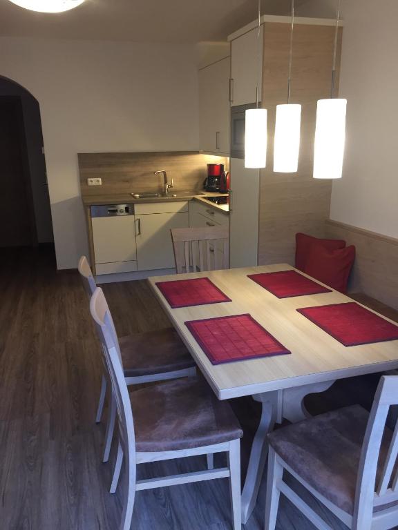 Kuchyň nebo kuchyňský kout v ubytování Hotel Garni Ingeborg