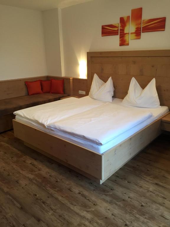 Postel nebo postele na pokoji v ubytování Hotel Garni Ingeborg