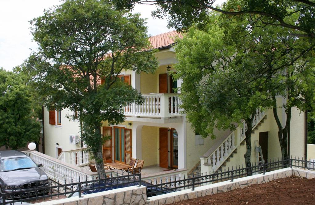 Budova, v ktorej sa apartmán nachádza