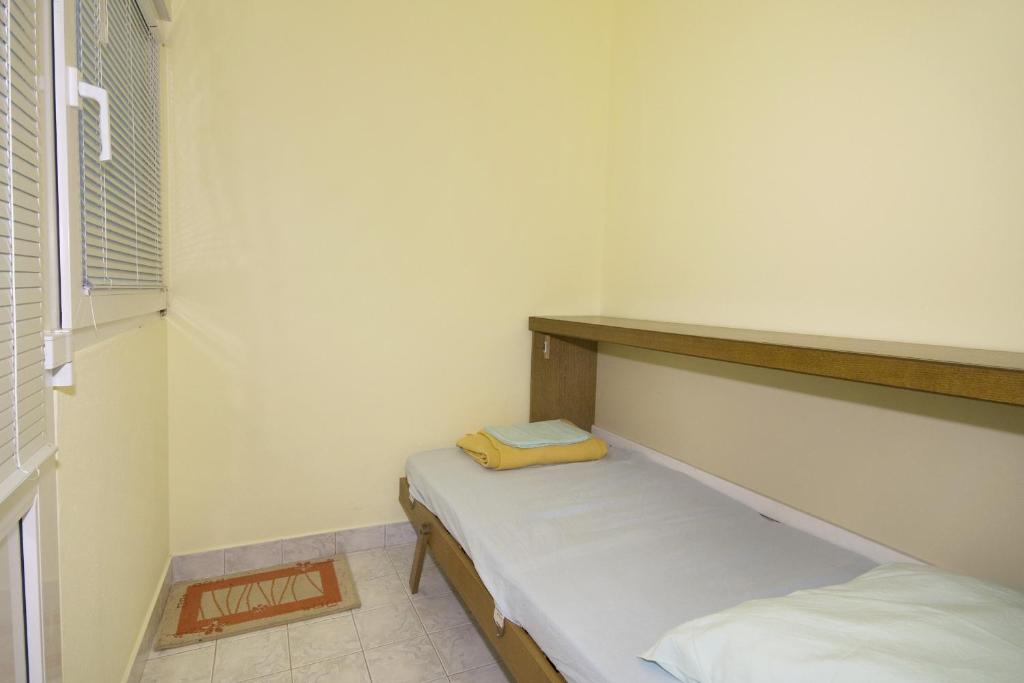 Posteľ alebo postele v izbe v ubytovaní Apartments with a parking space Povile, Novi Vinodolski - 2398