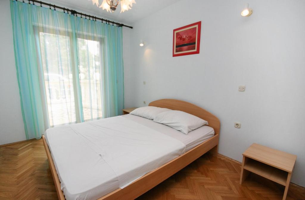 Posteľ alebo postele v izbe v ubytovaní Apartments with a parking space Povile, Novi Vinodolski - 2398