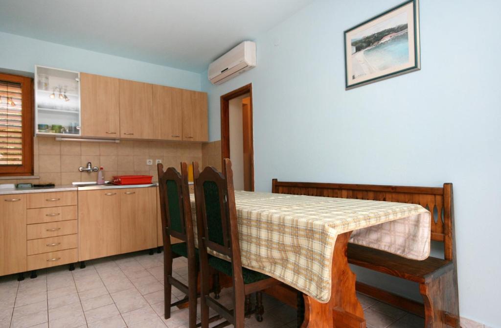 Kuchyňa alebo kuchynka v ubytovaní Apartments with a parking space Povile, Novi Vinodolski - 2398