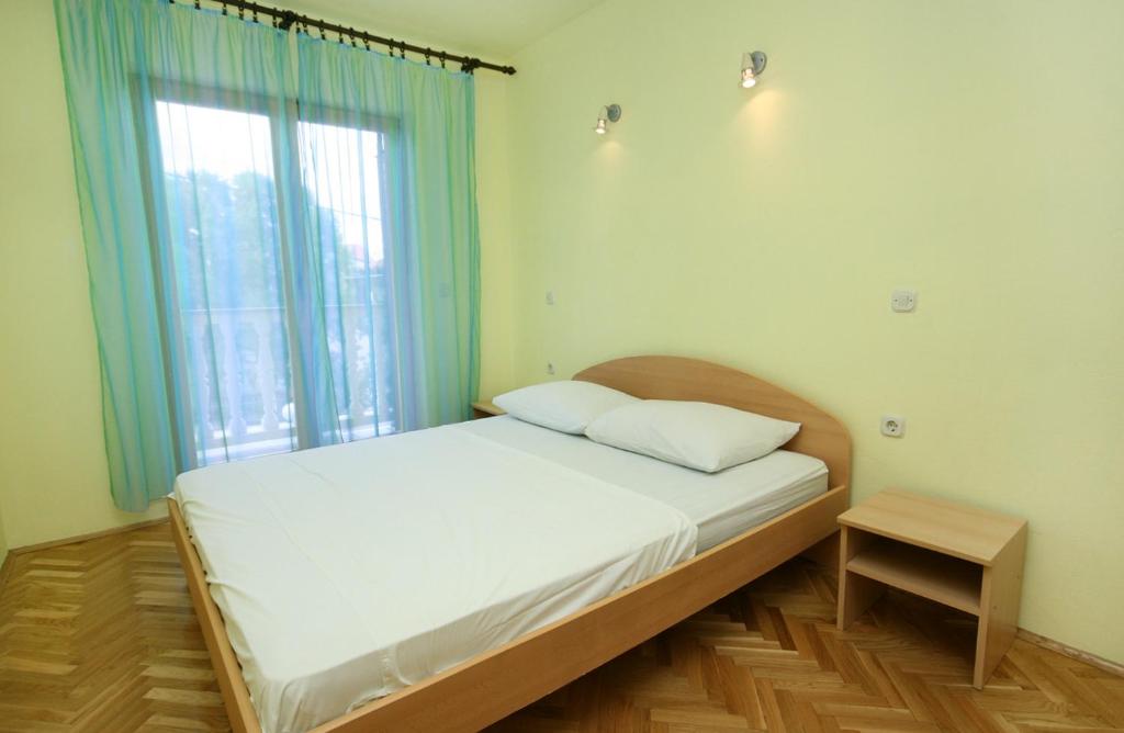 Posteľ alebo postele v izbe v ubytovaní Apartments with a parking space Povile, Novi Vinodolski - 2398
