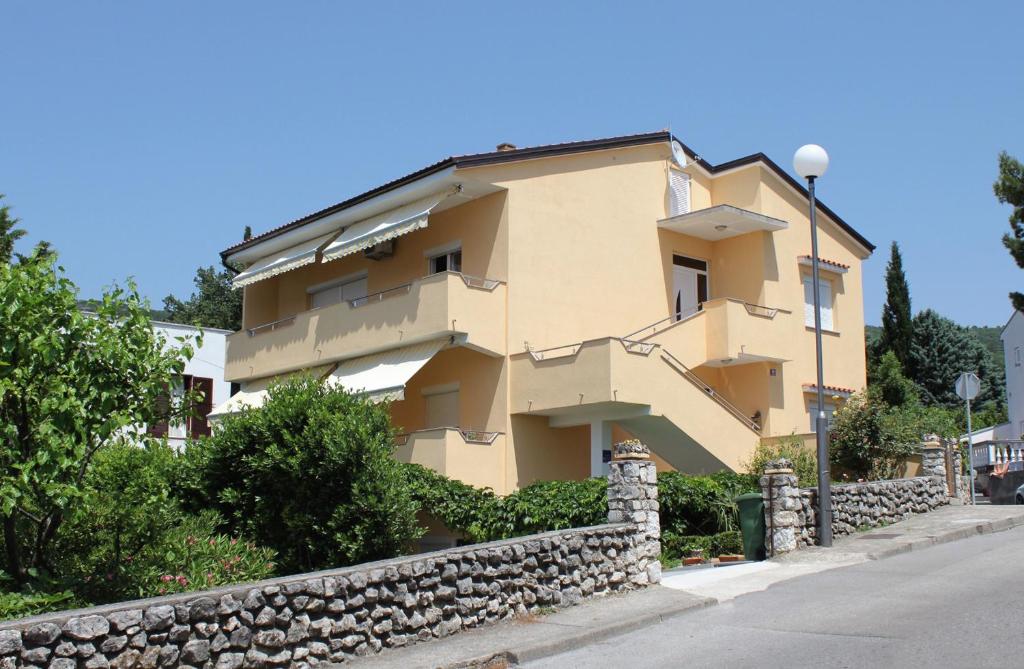 Budova, v ktorej sa apartmán nachádza